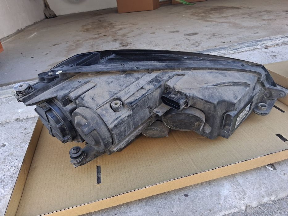 Faruri Golf 7 cu sticla crapata