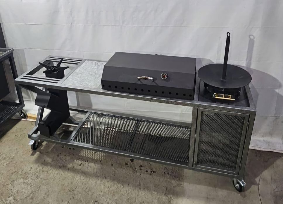 Grătar cu spațiu de lucru și plita de gatit