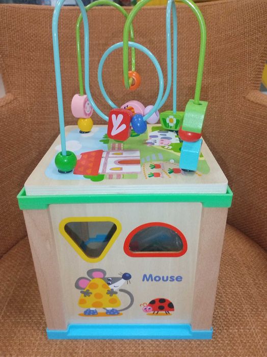 Дървен куб монтесори