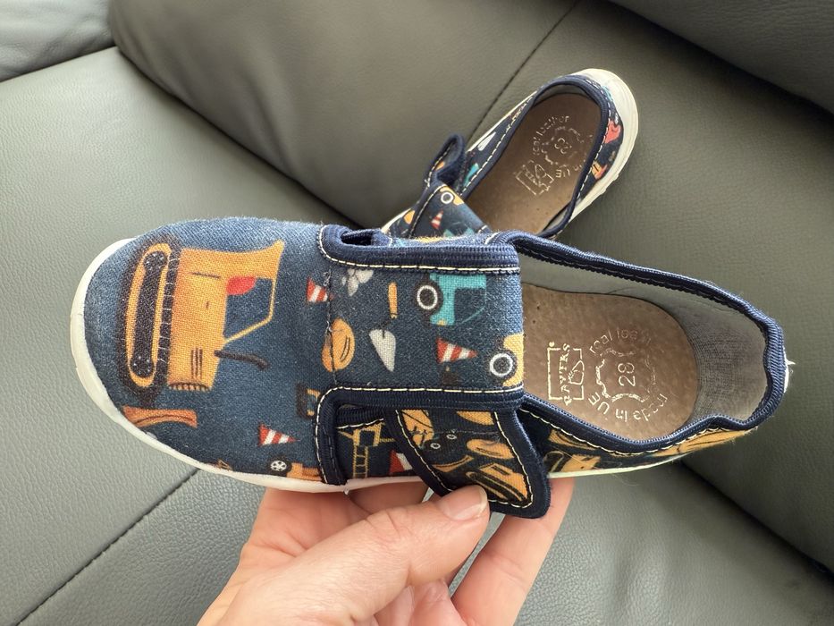 Пантофи за момче 28 размер