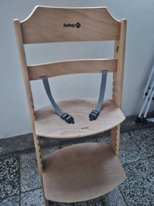 Стол  за  хранене