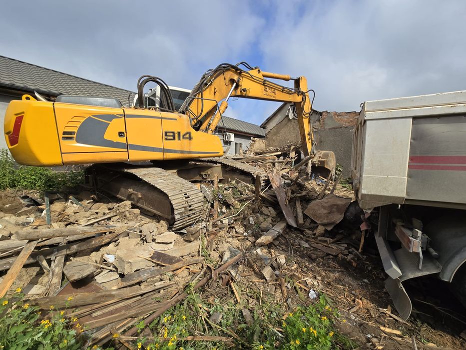 Demolari : case/pereți ,Decopertari : gresie/faianța, Transport Moloz