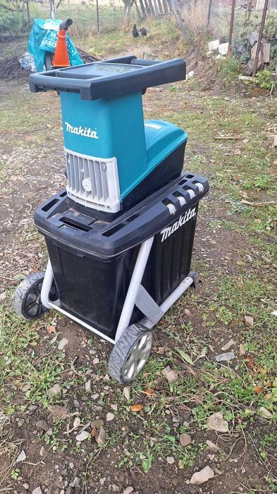 Tocător de crengi și resturi vegetale Makita, 2500 W, 67 L, second