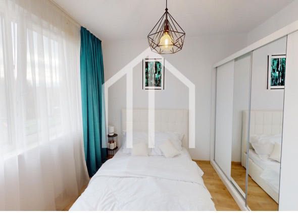 Vând Set draperii a câte două bucăți de 2,5 / 3m - dispun de 3 seturi