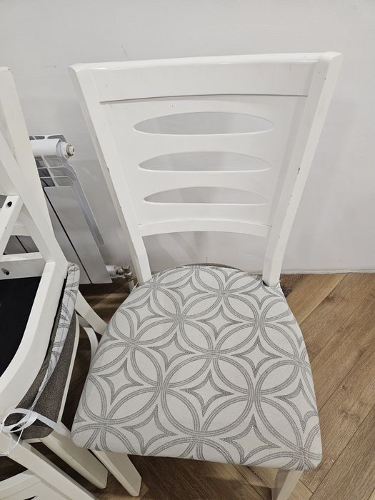 Продам  стол и стулья