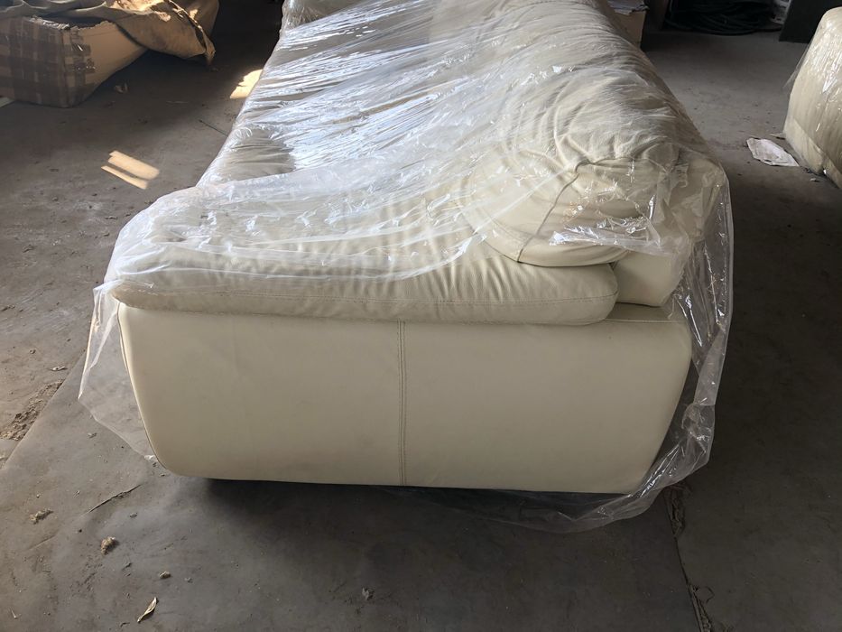 Продавам 2бр. кожени дивани.