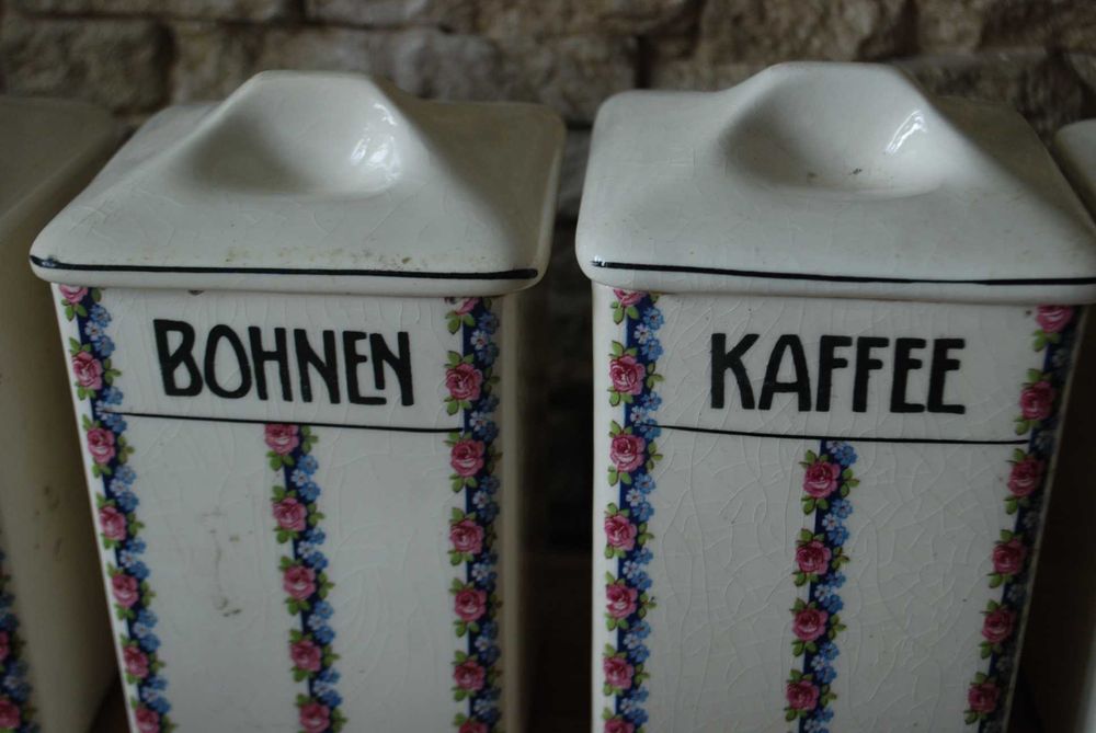 Vand set vechi, sasesc de recipiente pt condimente din faianta