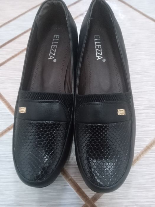 Продам женские туфли