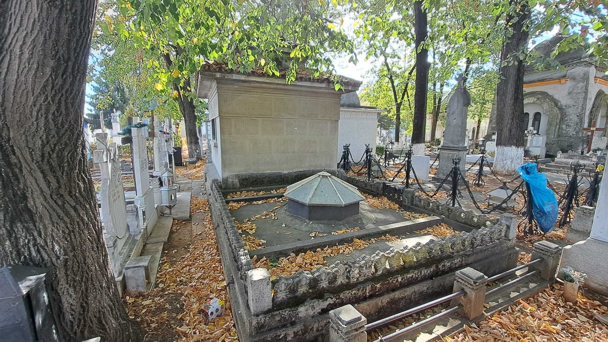 Vând monument funerar, cavou subteran cu 3 locuri ,Viișoara, Ploiesti