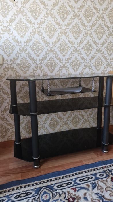 Стеклянная подставка под ТВ / технику