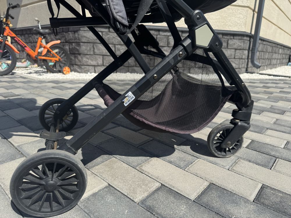 Продам прогулочную коляску