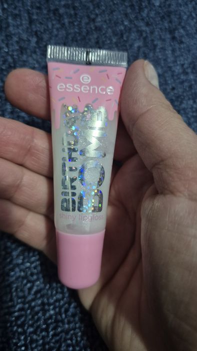 Gloss uri de buze Essence