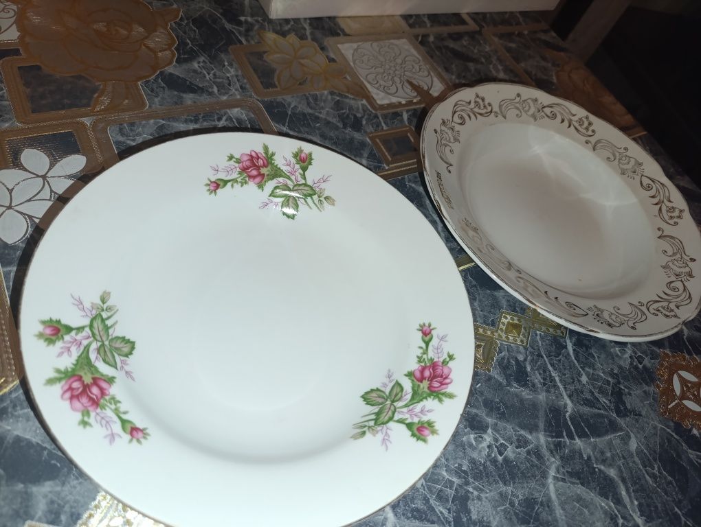 Две старинные тарелки для супа, японская и советская