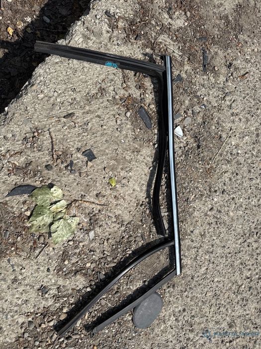 Cheder usa geam cromat  stanga spate VOLKSWAGEN PASSAT B8 Variant 3G5 2014 - 2023 3G9839431AK / 3G9839643E