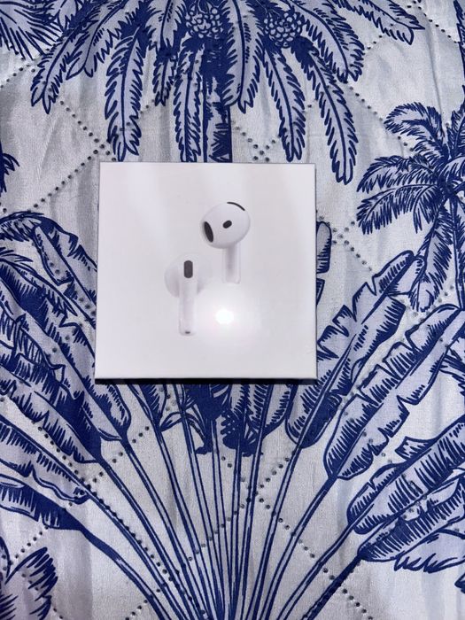 AirPods 4 noise cancelling/ANC