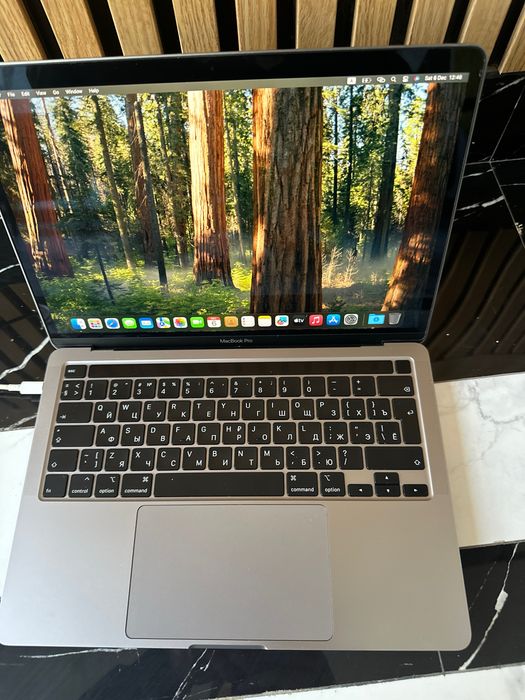 Macbook pro i5 8/256 Yangidek turibdi