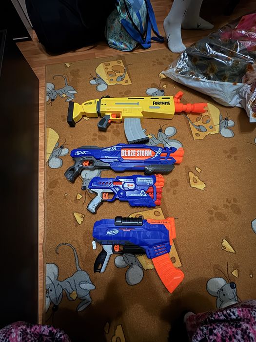 Робот и бластери