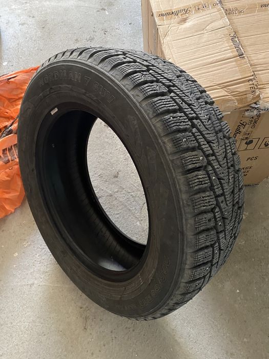 Зимные шины с шипами Nokian R17 225/60