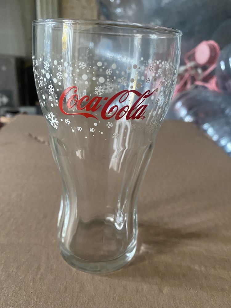 Vand 12 pahare coca cola