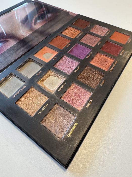 Huda Beauty палитра Desert Dusk