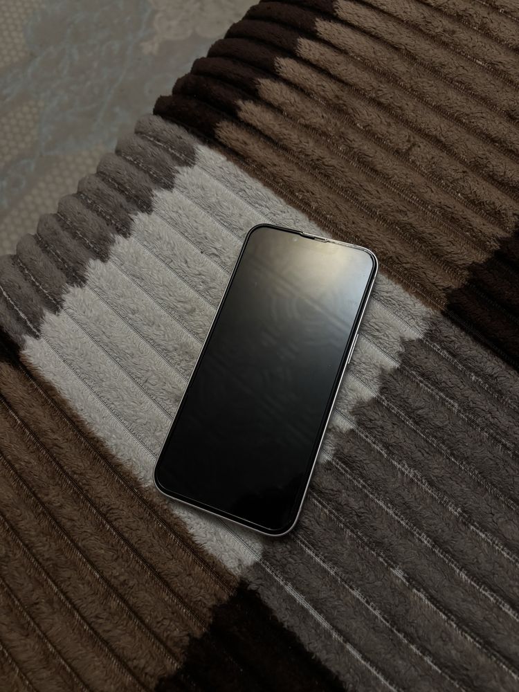 iPhone 13 розовый