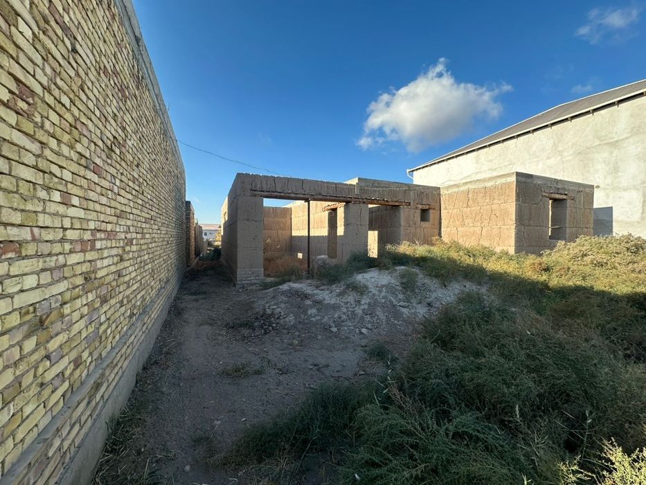 Ховли жой сотилади анжирчида