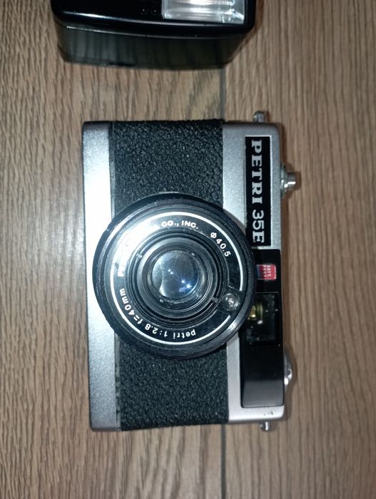 Olympus Af-1Twin + Petri 35E
