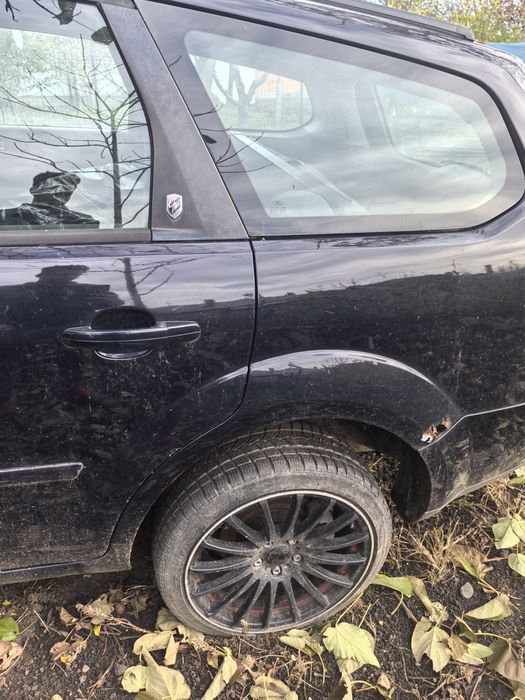 Vând ford focus 2 și Peugeot 407 pentru dezmembrari