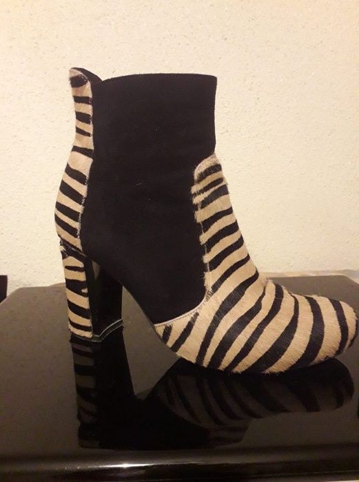 Ghete piele naturala si par de ponei