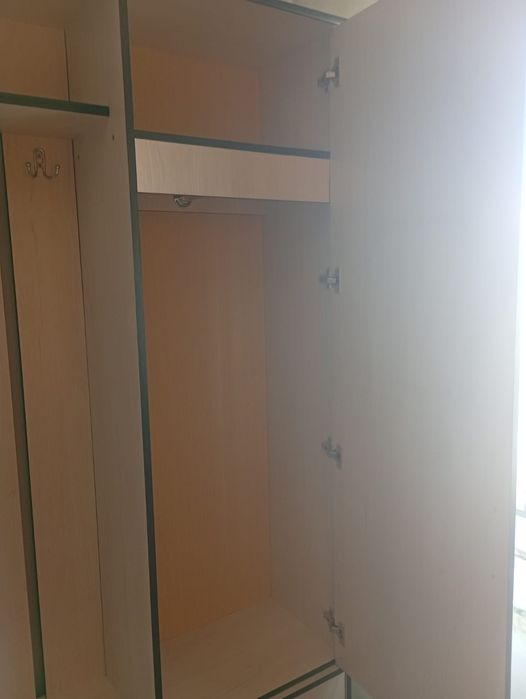 Продам шкаф в прихожую