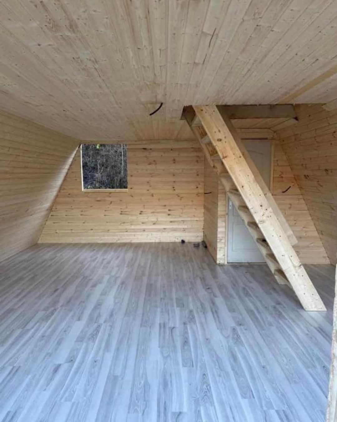 Executăm cabane orice dimensiune la cererea clientului te deplasăm o r