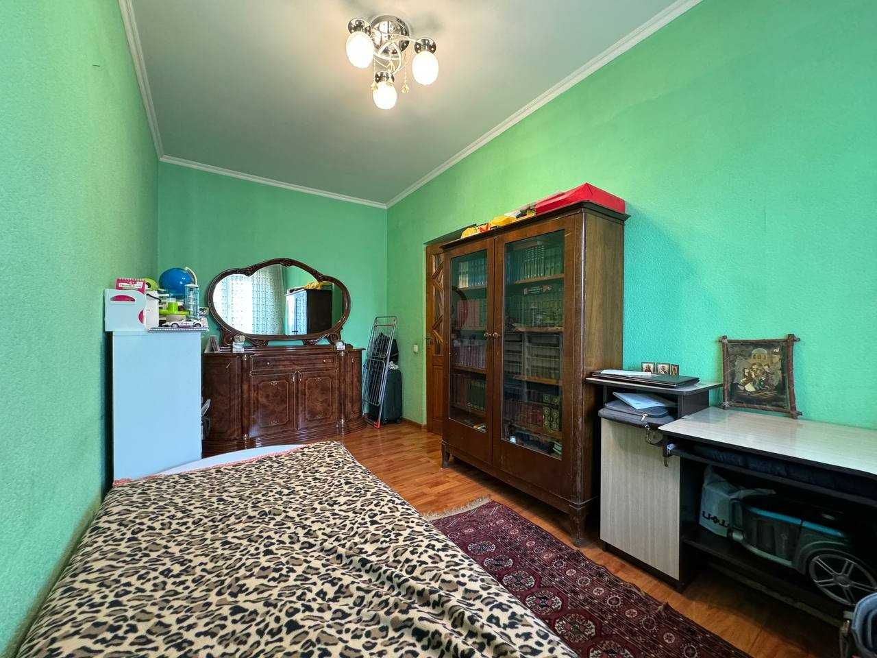 4х комнатная квартира.Кирпич. Азербайджанский центр.(ИТ)