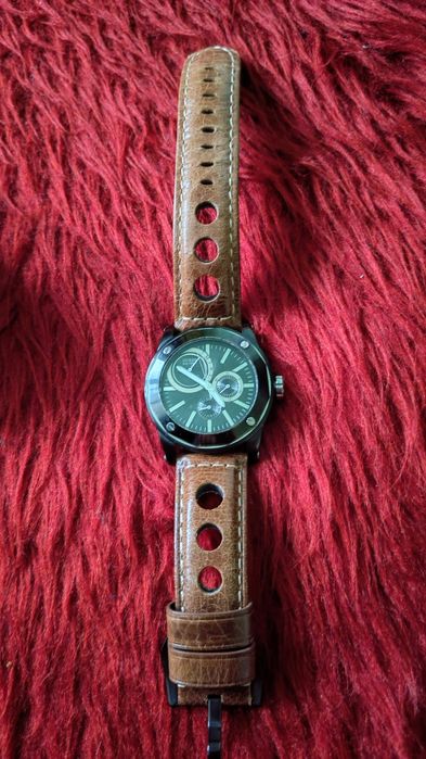 Мъжки часовници няколко модела