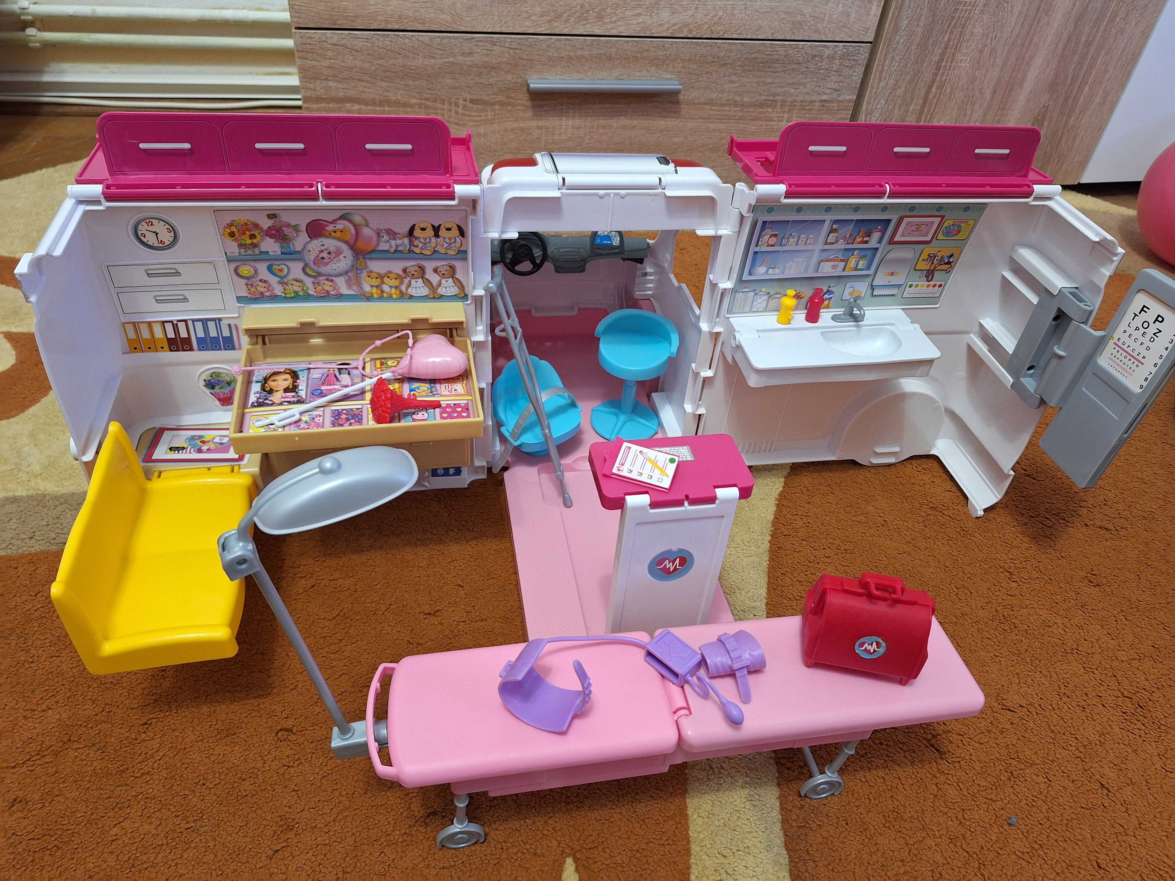 Ambulanta Barbie si set de machiaj Barbie Extra
