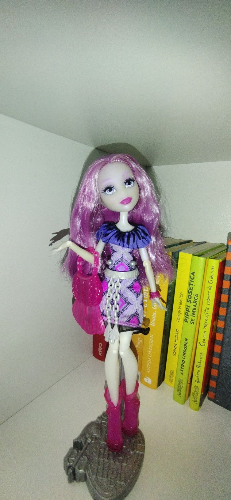 Papusi monster high si ever after high