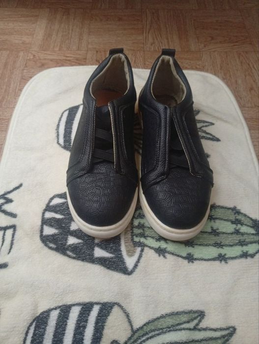 Классическая кроссовка размер 39, стелька 35, цена хорошая, в хорошем