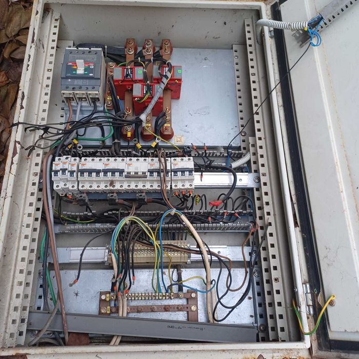 Vand tablouri electrice 380v