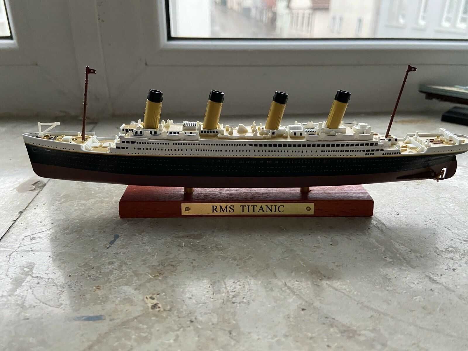 se vinde macheta vapor RMS TITANIC atlas model