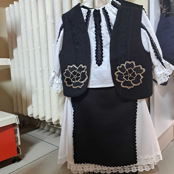 Costum popular fetite