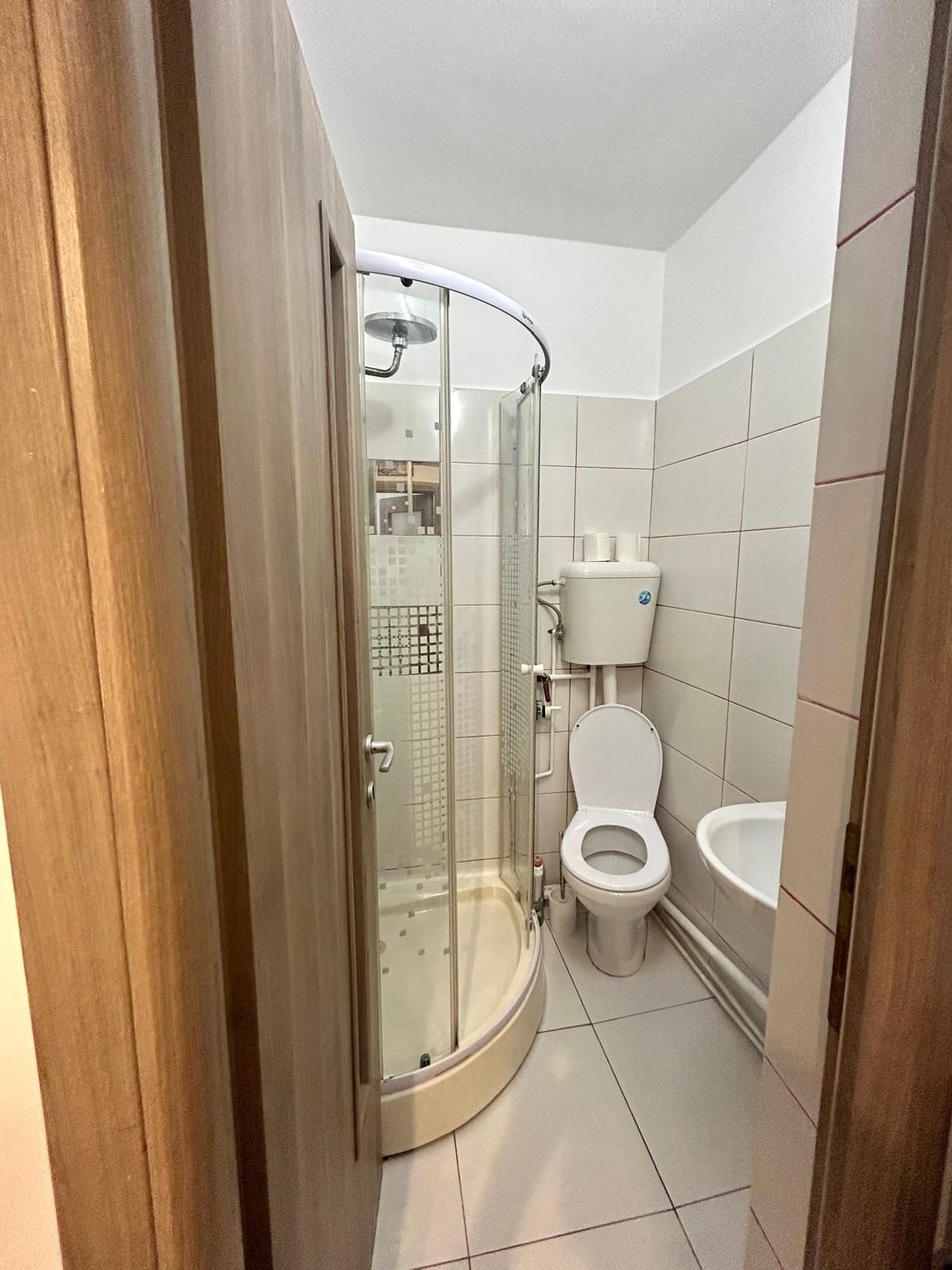 Închiriez garsonieră confort 1