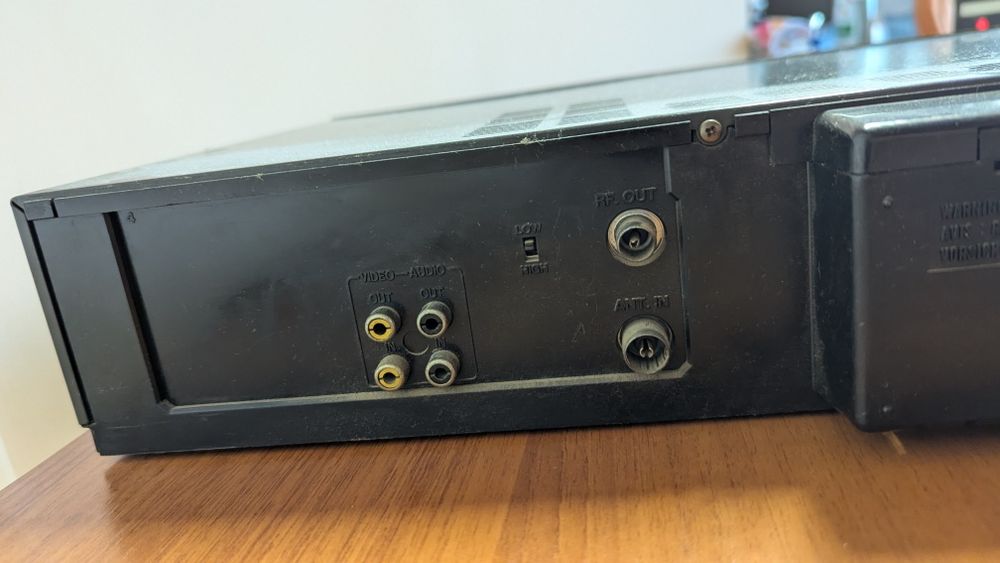 Видео VHS Akai  VS-F410
