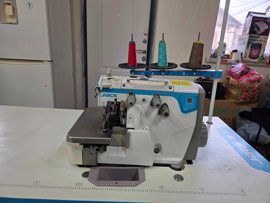 Продам швейную машинку