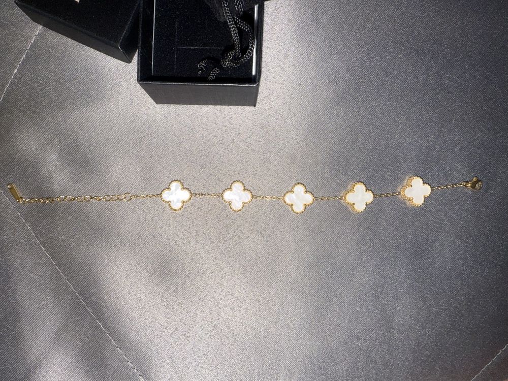 Гривна с детелини по модел на Van Cleef