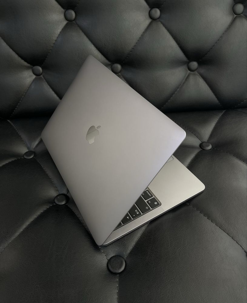 Apple MacBook Pro M2 2022 в идеальном состоянии