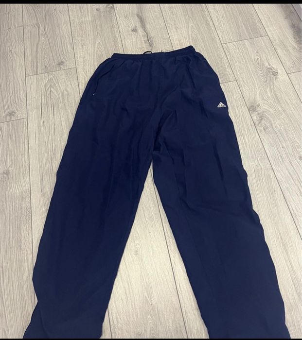 Vând pantaloni adidas vintage