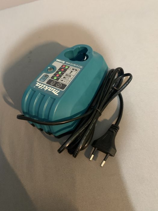De vânzare încărcător Makita DC 10WA