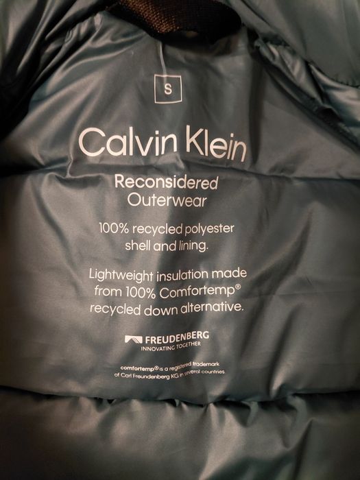 Vesta Calvin Klein noua cu eticheta