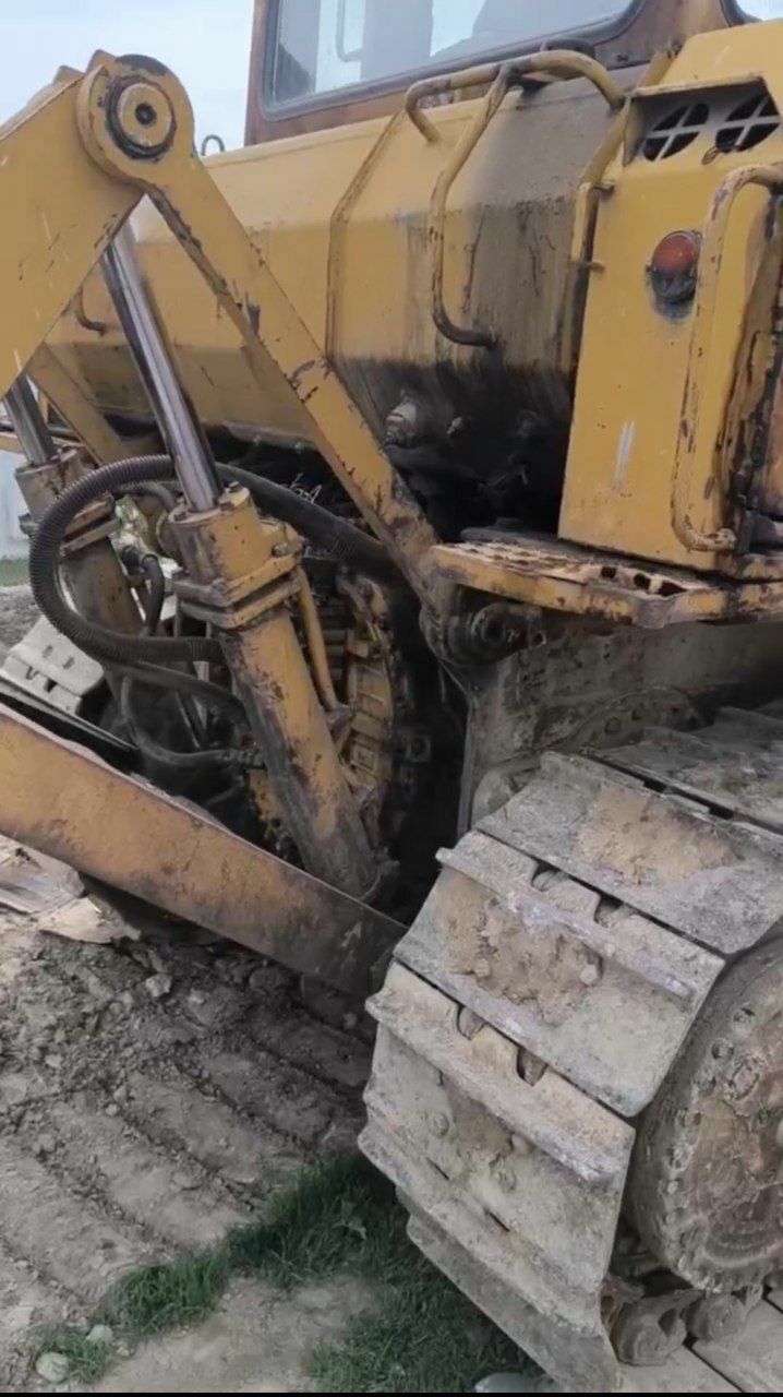 Buldozer 20 tonnali sotiladi