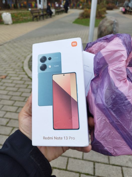 Продавам чисто нов телефон Редми13про