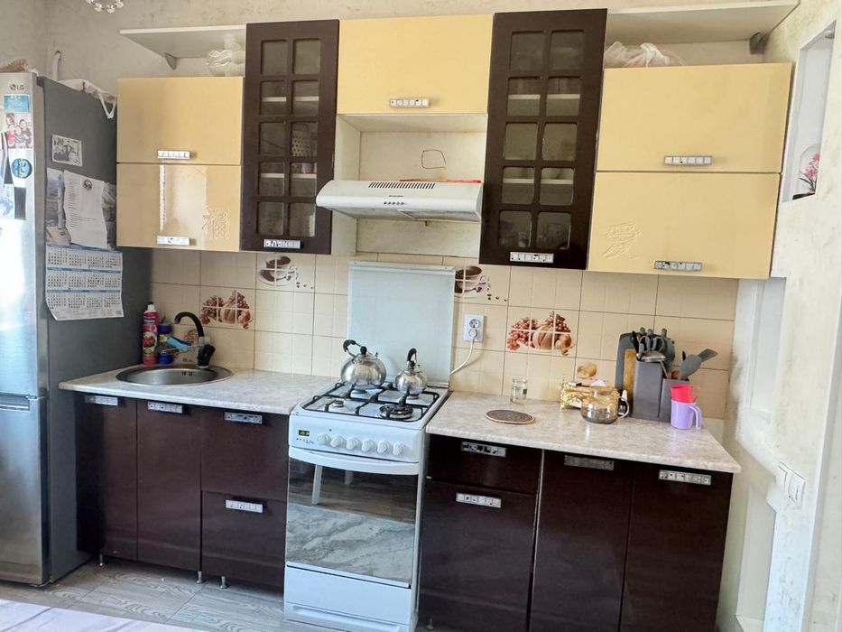 Продается кухонный мебель